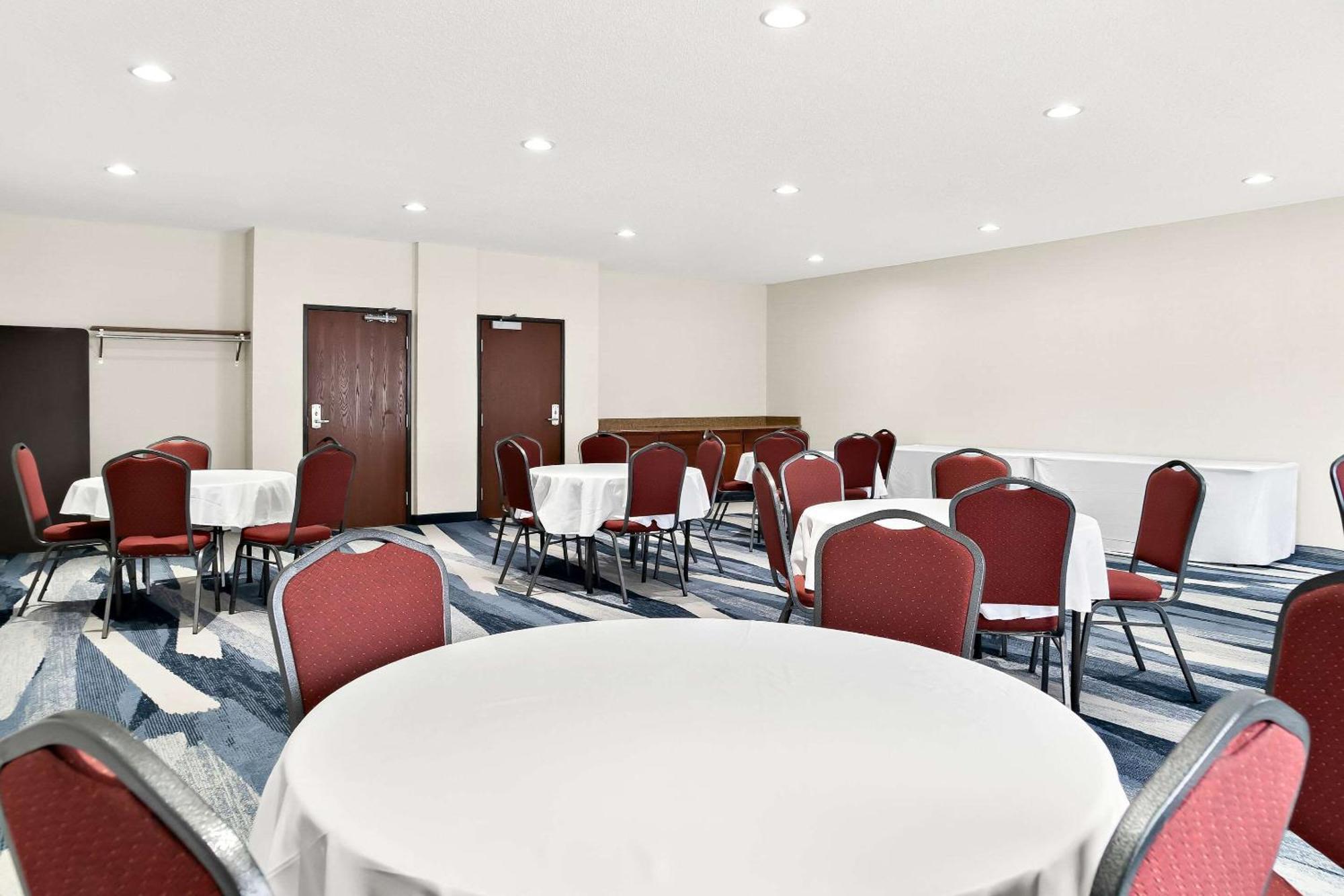 Comfort Suites Southfield-Detroit Exterior foto